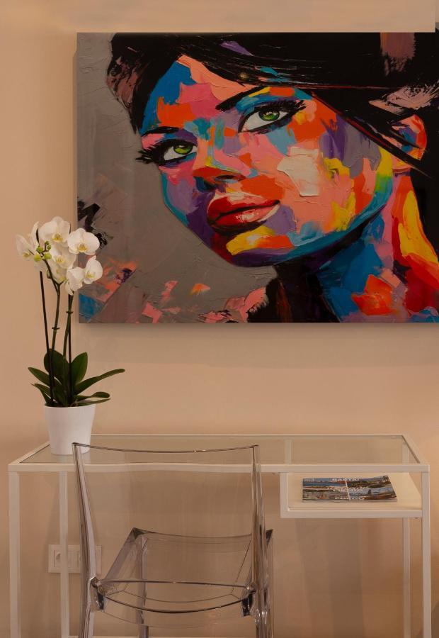 Boutique 32 *